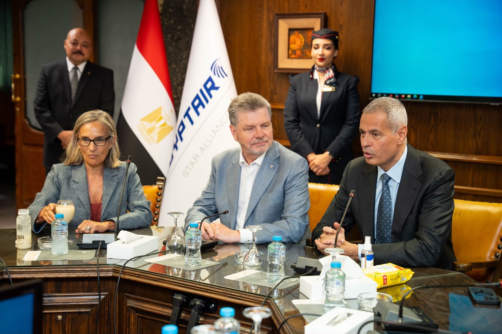 *فريق برشلونة لكرة اليد في ضيافة مصر للطيران بالقاهرة*