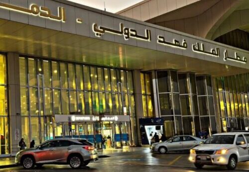 استئناف حركة الطيران بمطار الملك فهد الدولي بالدمام بعد توقف مؤقت